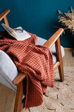 Zen Moments Gift Set: Organic tea and an organic cotton blanket