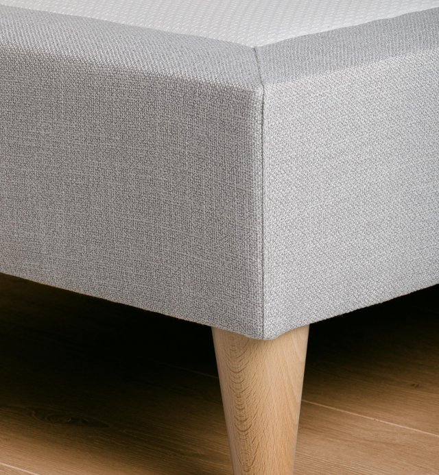 Telaio scandinavo con base in legno e tessuto 3D