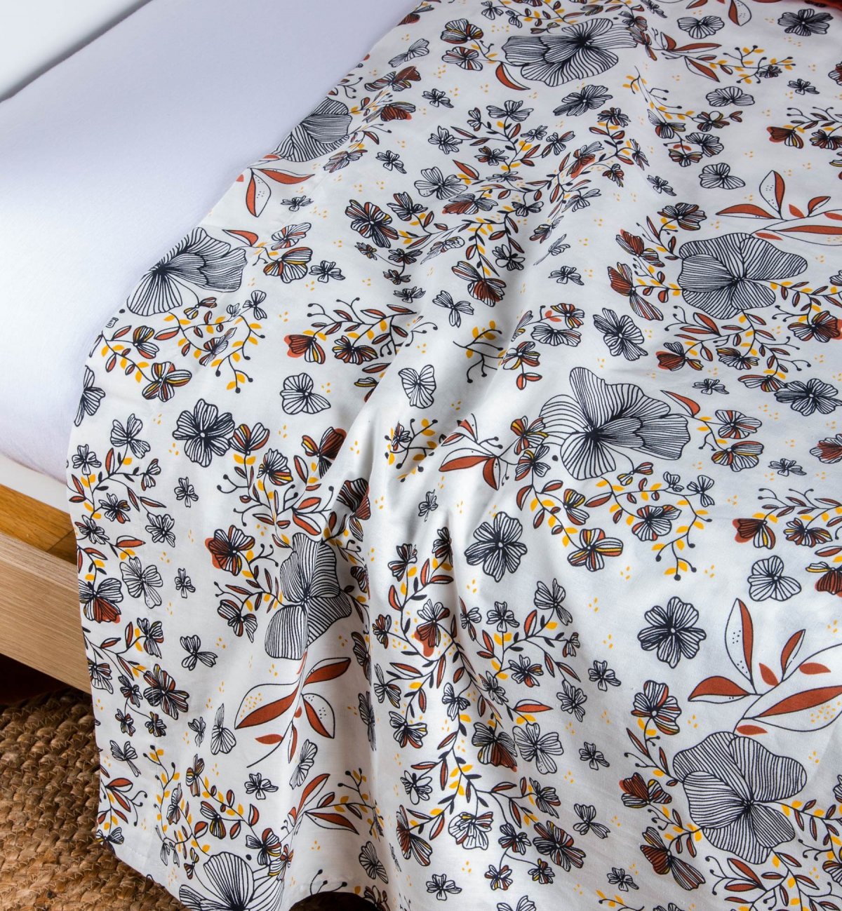 Flat sheet with flower for baby bed
