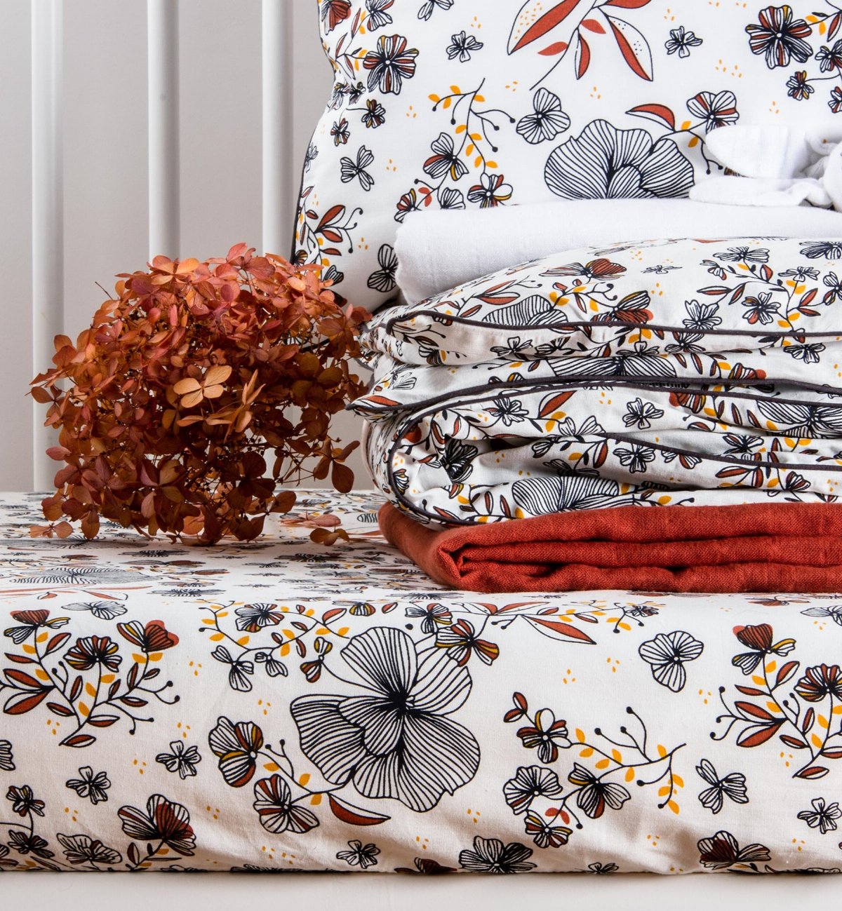 Spannbettlaken aus Bio-Baumwolle mit Blumenmuster für Babybett
