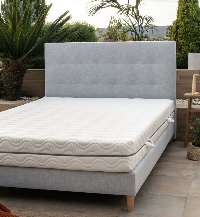 Matelas adulte COCOLATEX® avec housse climatisante en TENCEL™