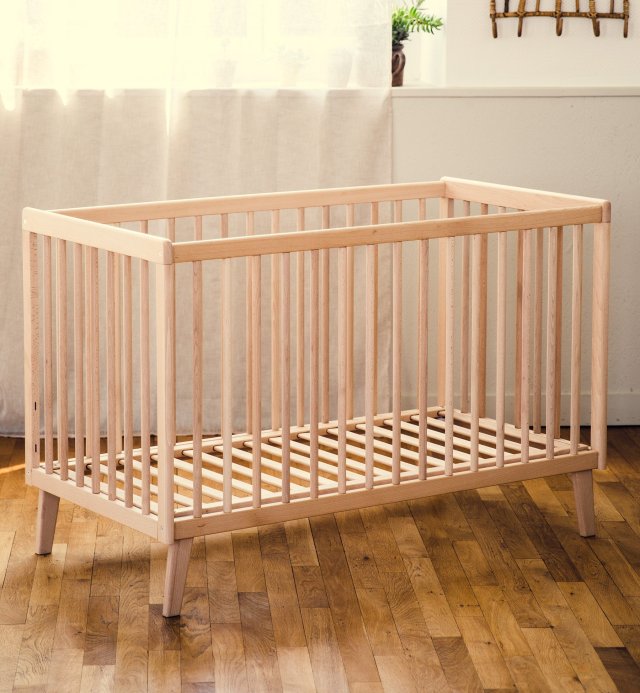 Cama de grades de madeira maciça de 60x120cm fabricada em Espanha - certificada PEFC