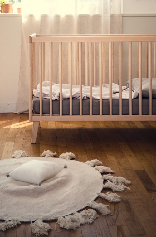 Cama de bebé de madera maciza Turia 60x120cm y colchón de bebé natural 60x120cm