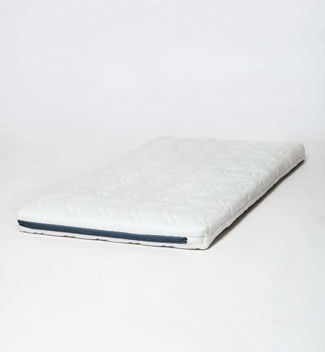 Matelas de voyage 60x120cm COCOLATEX® roulé pour bébé, un matelas nomade naturel