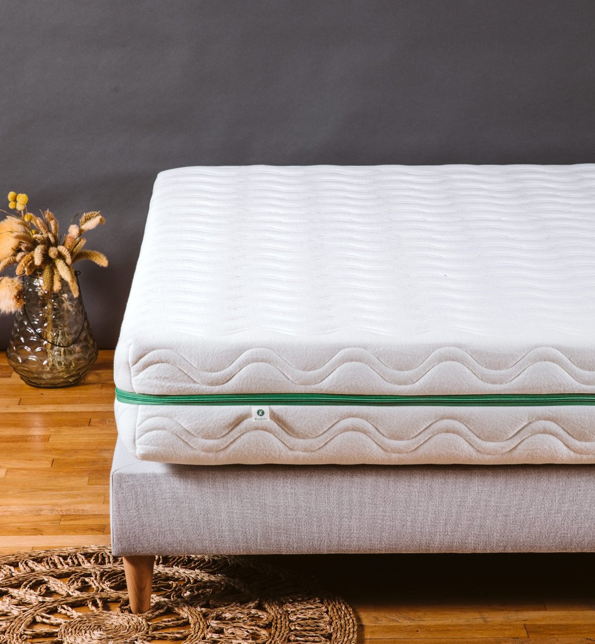 Aloe R adult mattress in recycled polyester fabric, available in 4 2-person sizes and made-to-measure