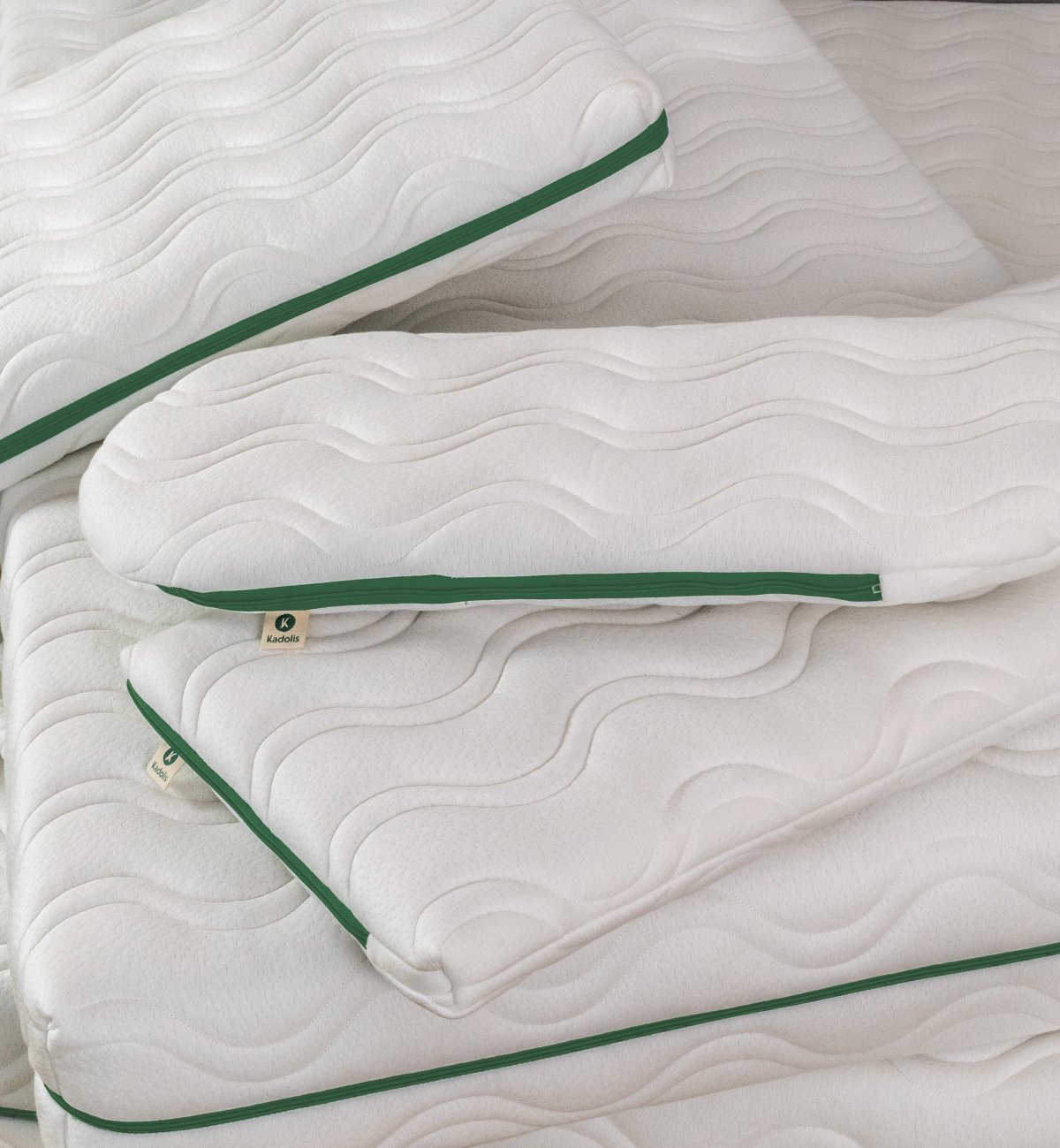 Aloe R adult mattress in recycled polyester fabric, available in 4 2-person sizes and made-to-measure