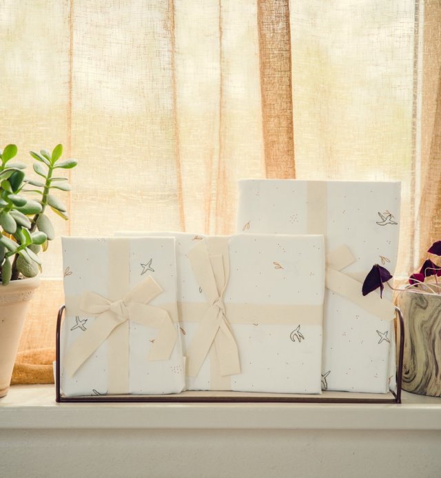 Spannbettlaken Babybett mit Vogelmotiv l'envolée aus 100% GOTS-zertifizierter Bio-Baumwolle