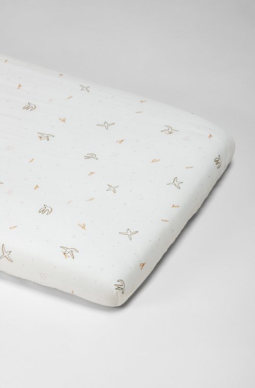 Hoeslaken cradle birds l'envolée in 100% GOTS gecertificeerd biologisch katoen 50x83cm