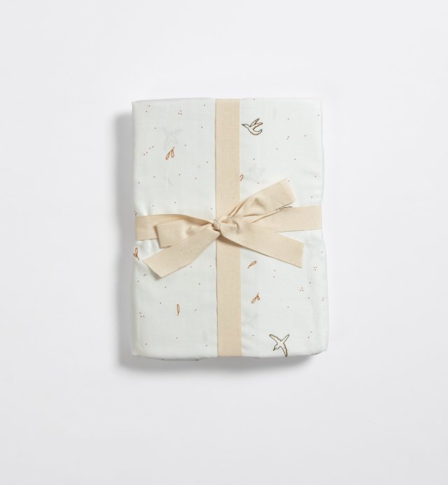 Crib sheet with birds motif l'envolée in 100% GOTS-certified organic cotton 50x83cm