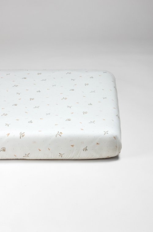 Spannbettlaken Babybett mit Vogelmotiv l'envolée aus 100% GOTS-zertifizierter Bio-Baumwolle