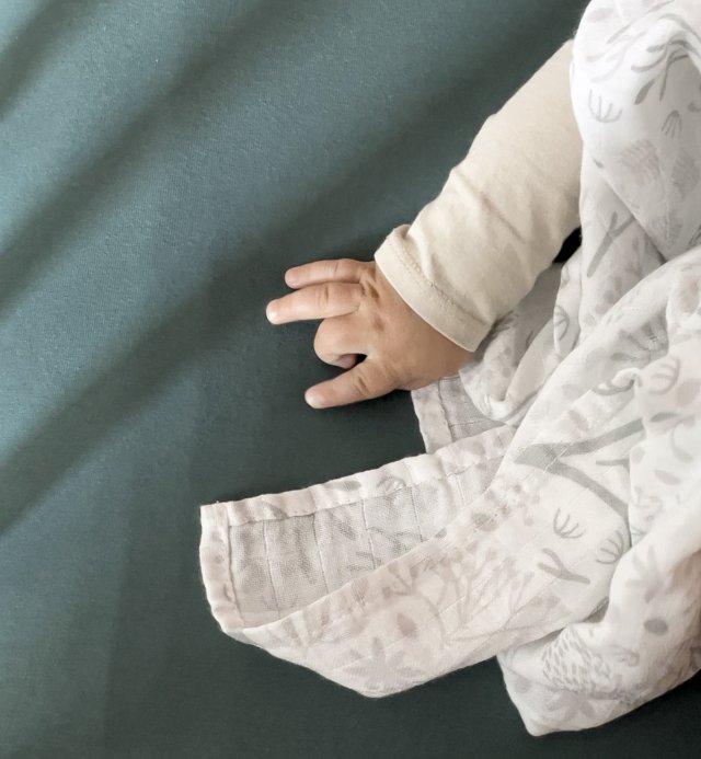 Pano Multiuso Yukari douceur pêssego e lima em algodão orgânico certificado GOTS 70x70 cm