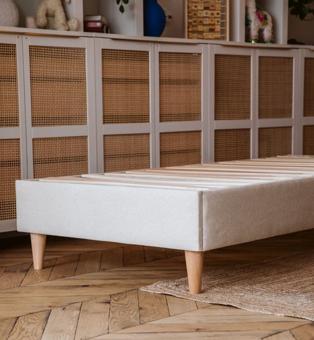 Compleet pakket matras, lattenbodem en matrasbeschermer voor kinderen gemaakt van gezonde, natuurlijke materialen