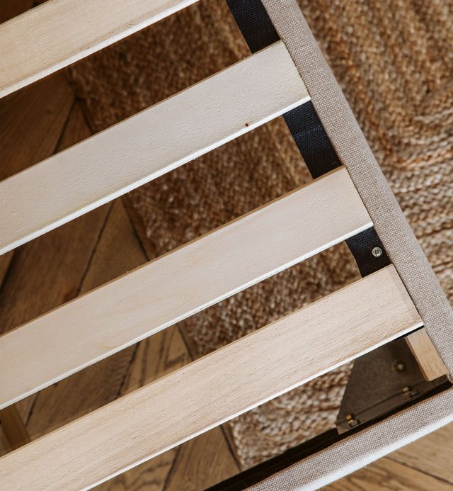 Complete mattress, slat base and draw sheet pack for children made from healthy, natural materials