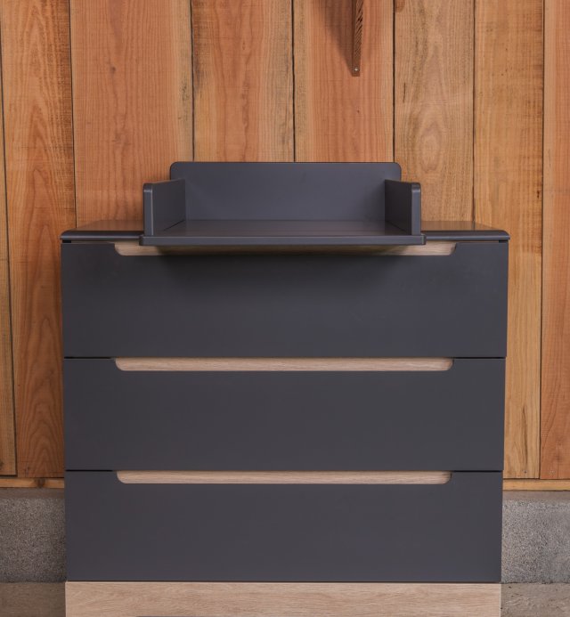 Calvi Kadolis removable changing table