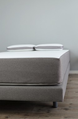 Sommier tapissier base bois avec pieds en acier