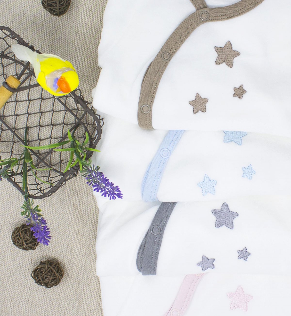 Pyjama bébé en Coton Bio coloris blanc avec motifs étoiles