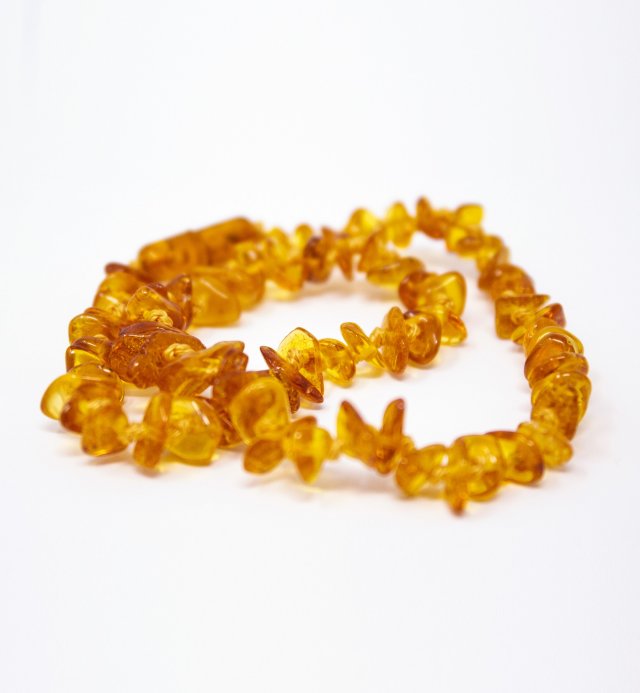 Honey-coloured amber baby necklace with Kadolis safety clasp