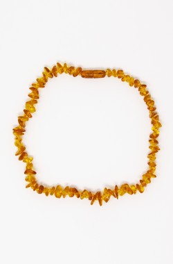 Honey-coloured amber baby necklace with Kadolis safety clasp