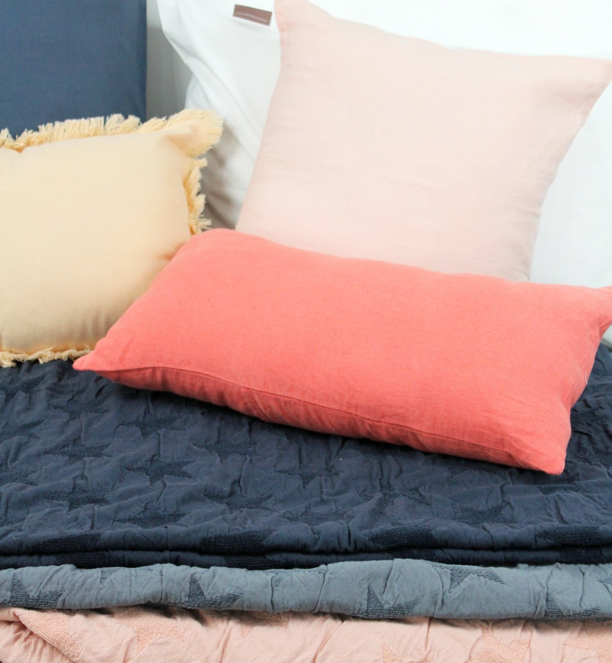 Large Organic Cotton blanket and Kadolis chenille mesh
