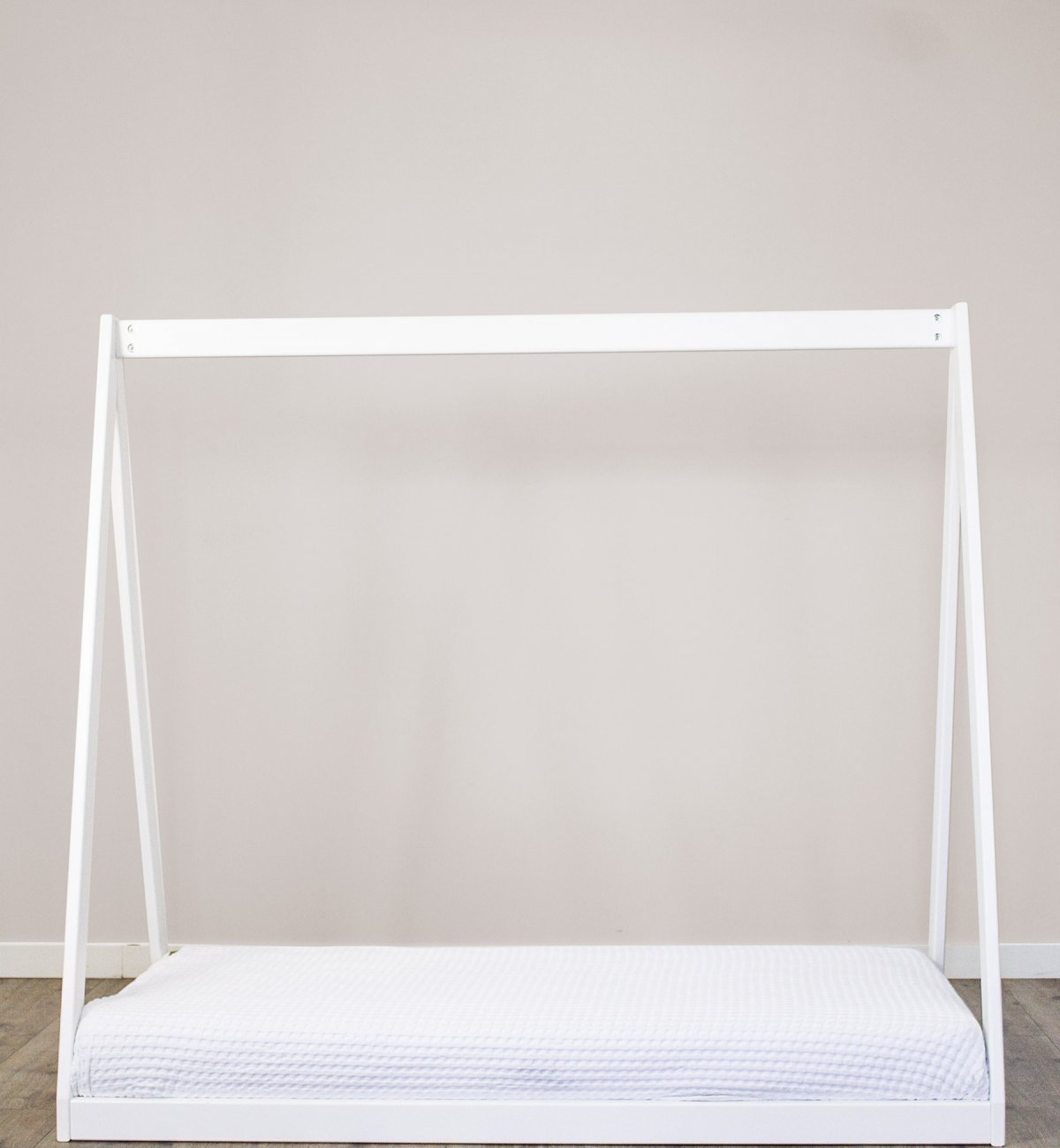 Cama de tepee de madeira Calvi para crianças Kadolis (90x190 cm ou 90x200 cm)