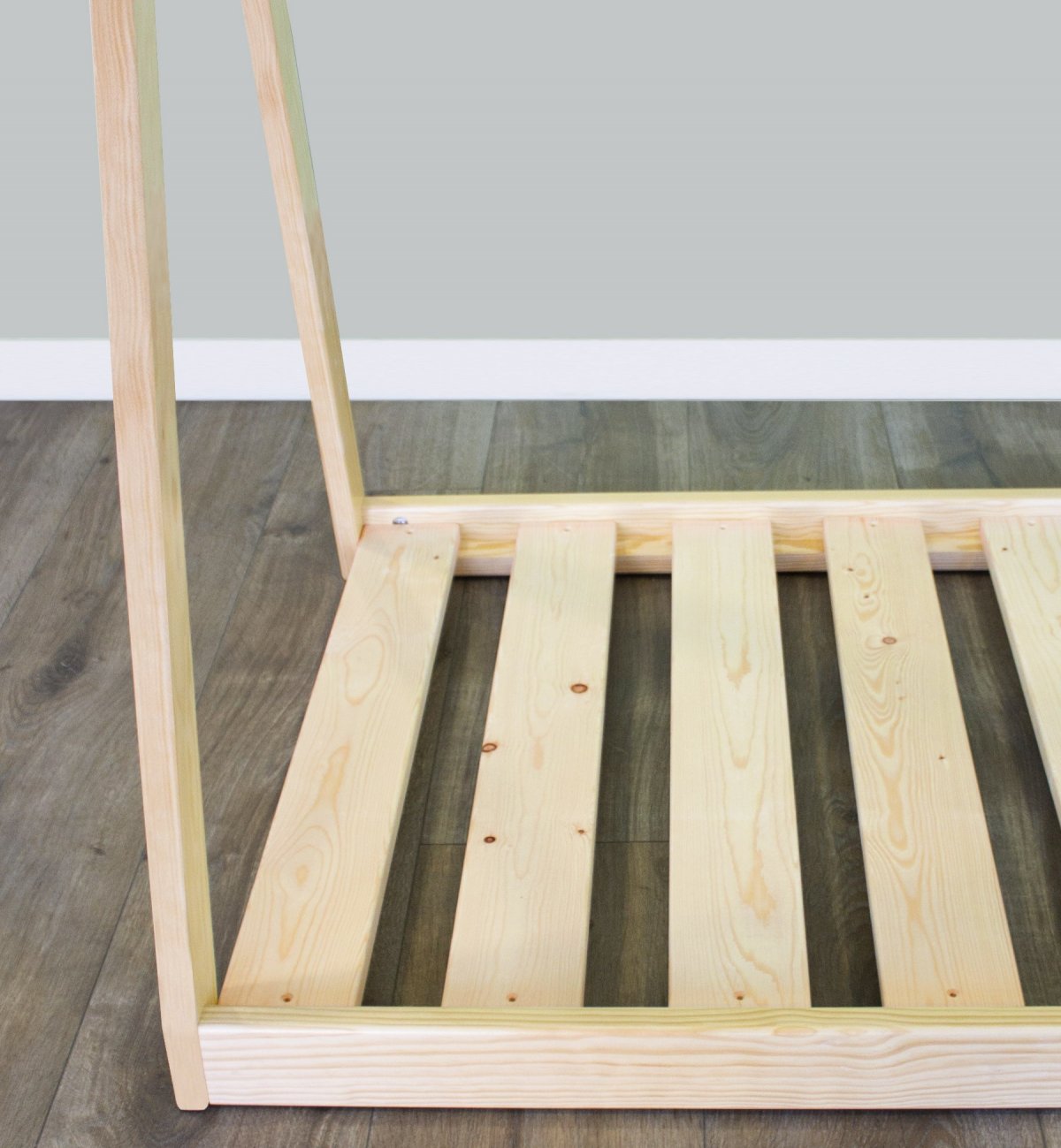 Cama tipi de madera Calvi para niños Kadolis (90x190 cm o 90x200 cm)