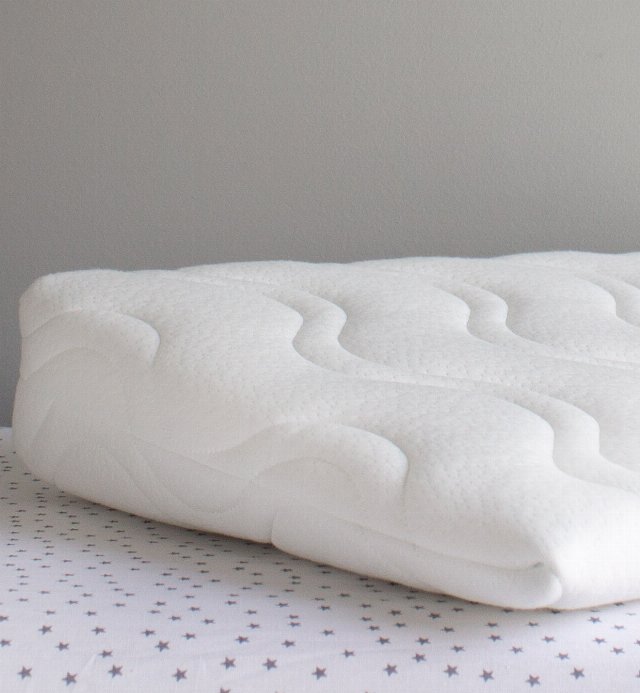 Superfície reclinável anti-regurgitação para berço 60x120 ou 70x140mc com cobertura Aloé Vera