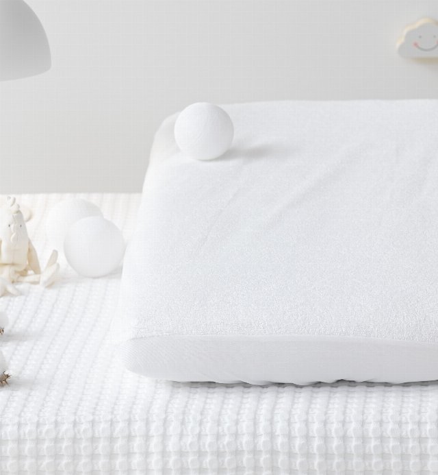 Matelas berceau pour bébé et alèse