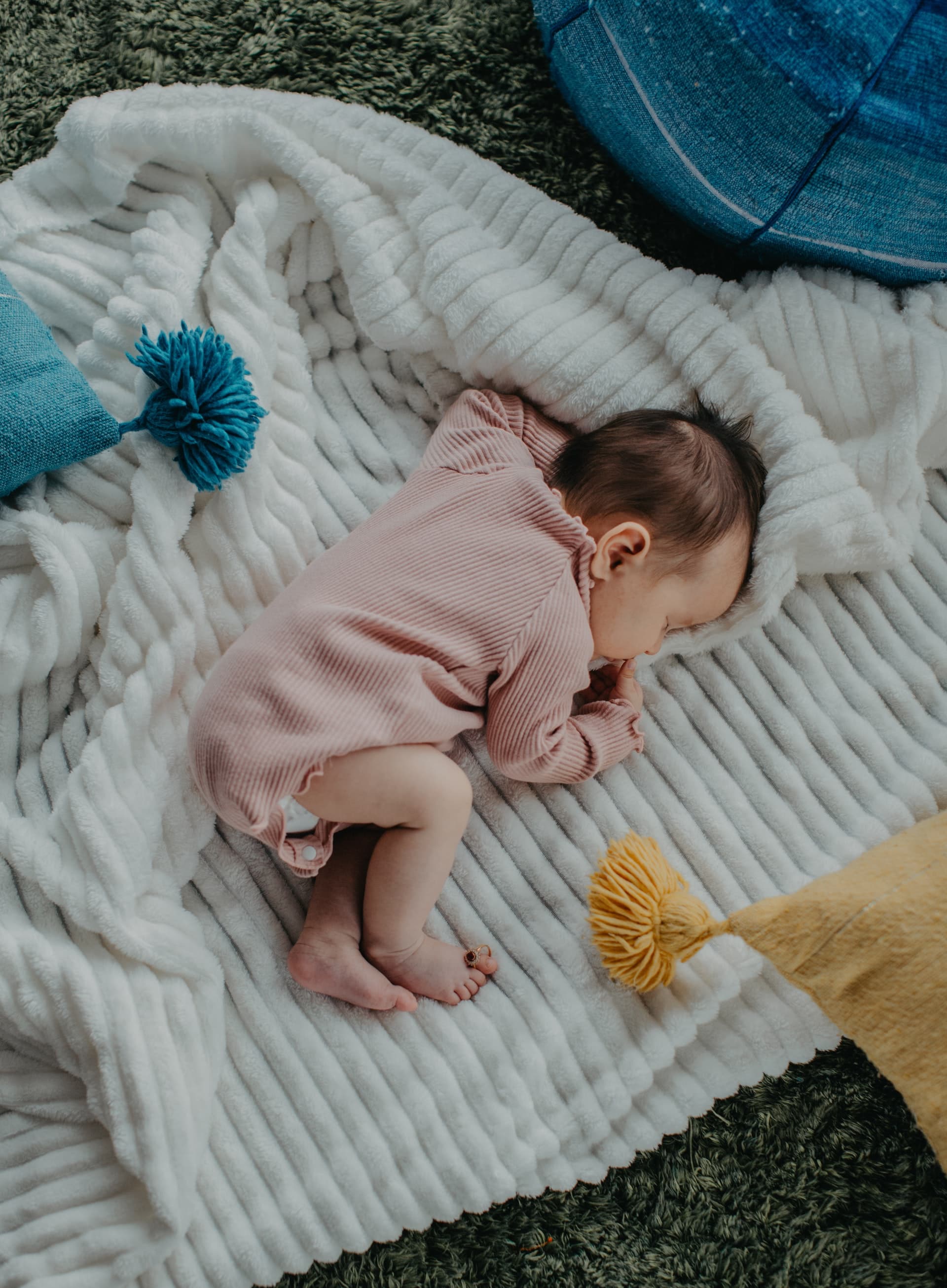 Cuándo pasar al bebé del saco de dormir al edredón?