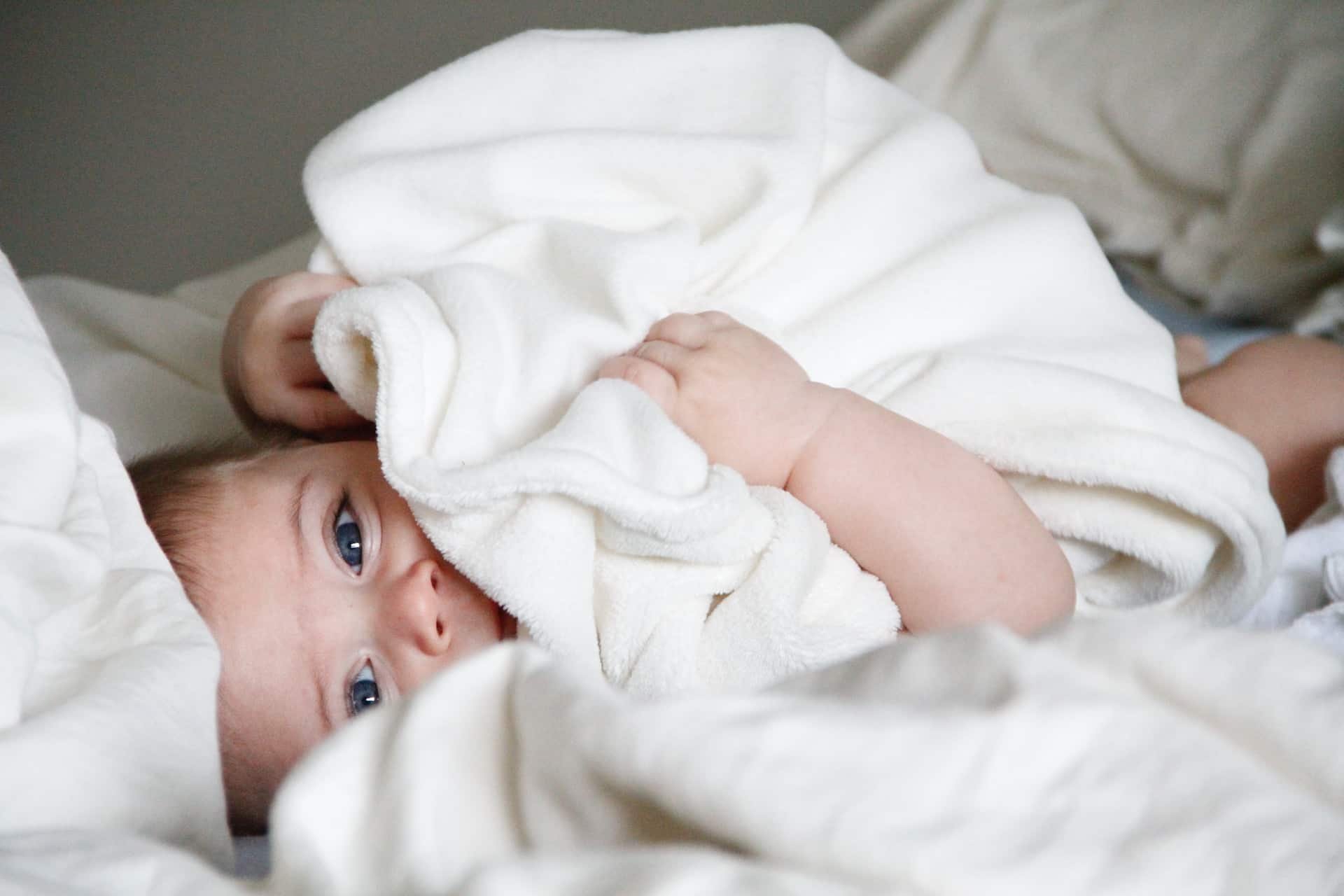 Tipps zum Einschlafen eines Babys mit verstopfter Nase Kadolis