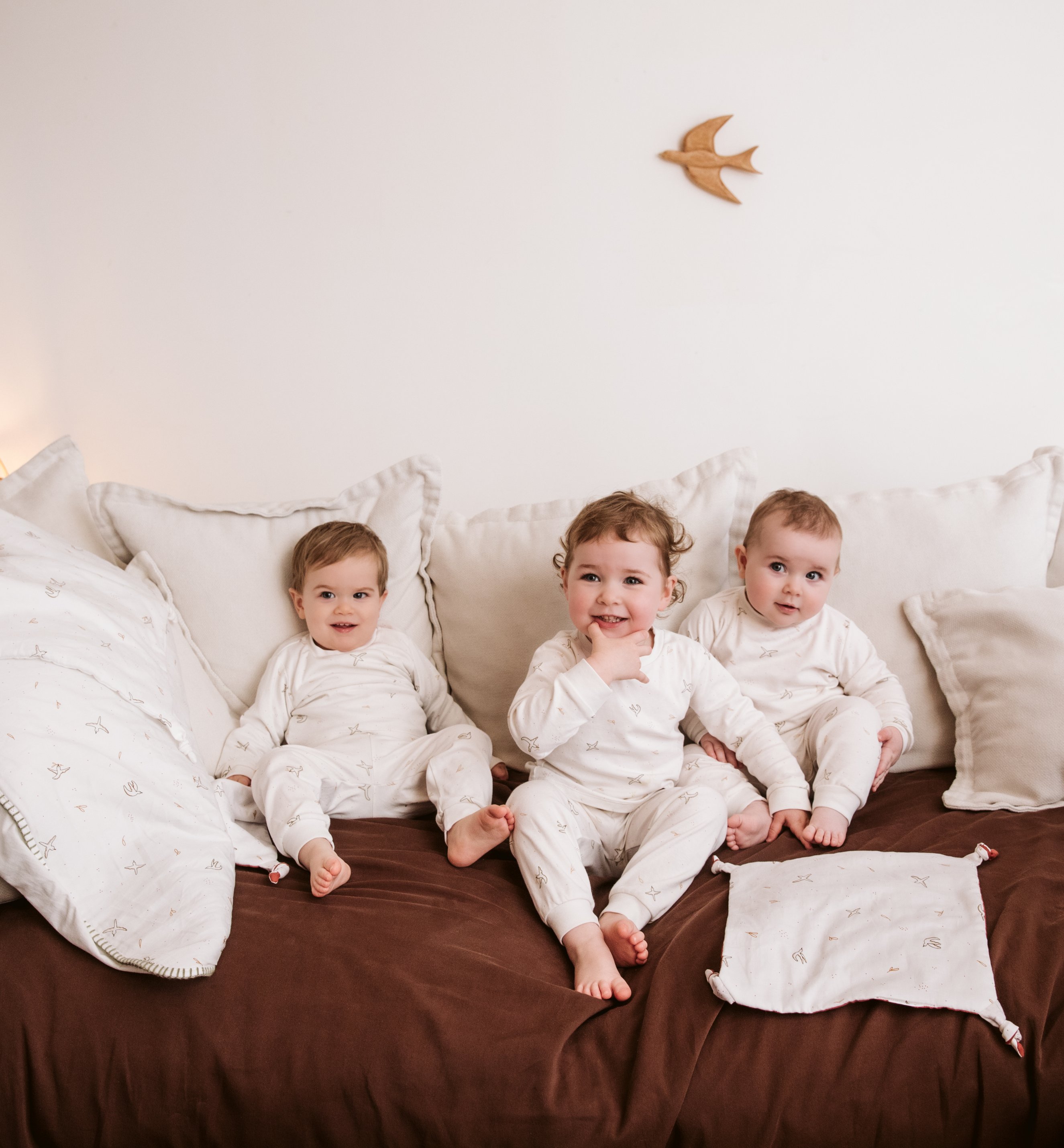 Baby im Turia-Bett, in einem Babyschlafsack.
